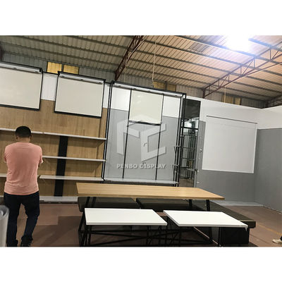 Το χρυσό χρώμα ντύνει το υλικό ανοξείδωτου κοντραπλακέ επίπλων καταστημάτων επίδειξης